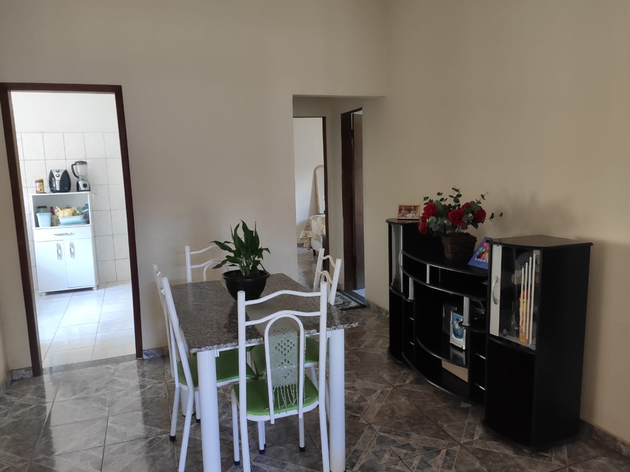  VENDO CASA COM BARRACÃO-JK